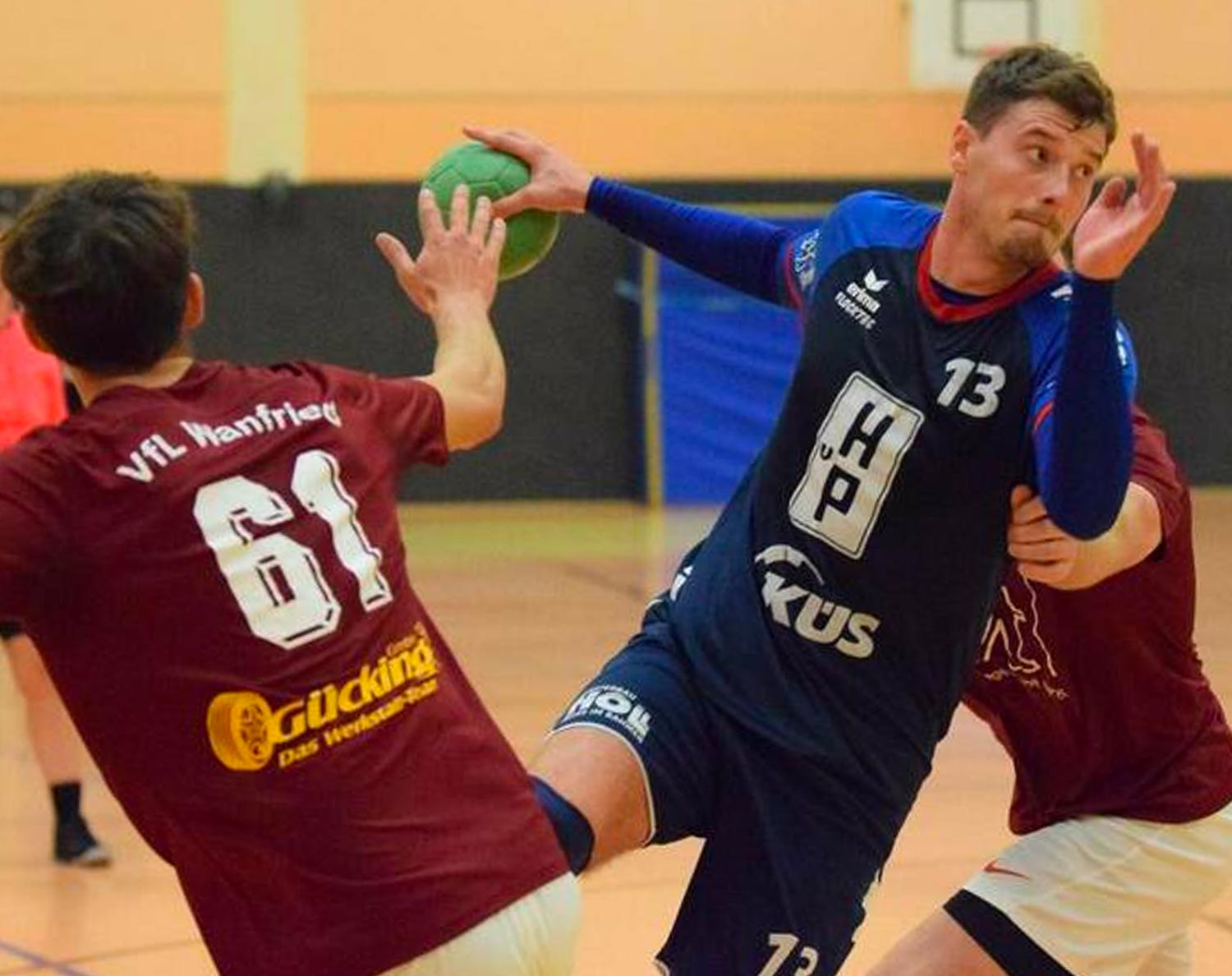 Auch die Durchschlagskraft fehlte: Bei den Rotenburgern um Maurice Reyer (Mitte) lief im Heimspiel gegen Wanfried, hier mit Niclas Keller (links) und Björn Prinz, nur wenig im Angriff zusammen. Foto: Alicia Kreth Auch die Durchschlagskraft fehlte: Bei den Rotenburgern um Maurice Reyer (Mitte) lief im Heimspiel gegen Wanfried, hier mit Niclas Keller (links) und Björn Prinz, nur wenig im Angriff zusammen. Foto: Alicia Kreth